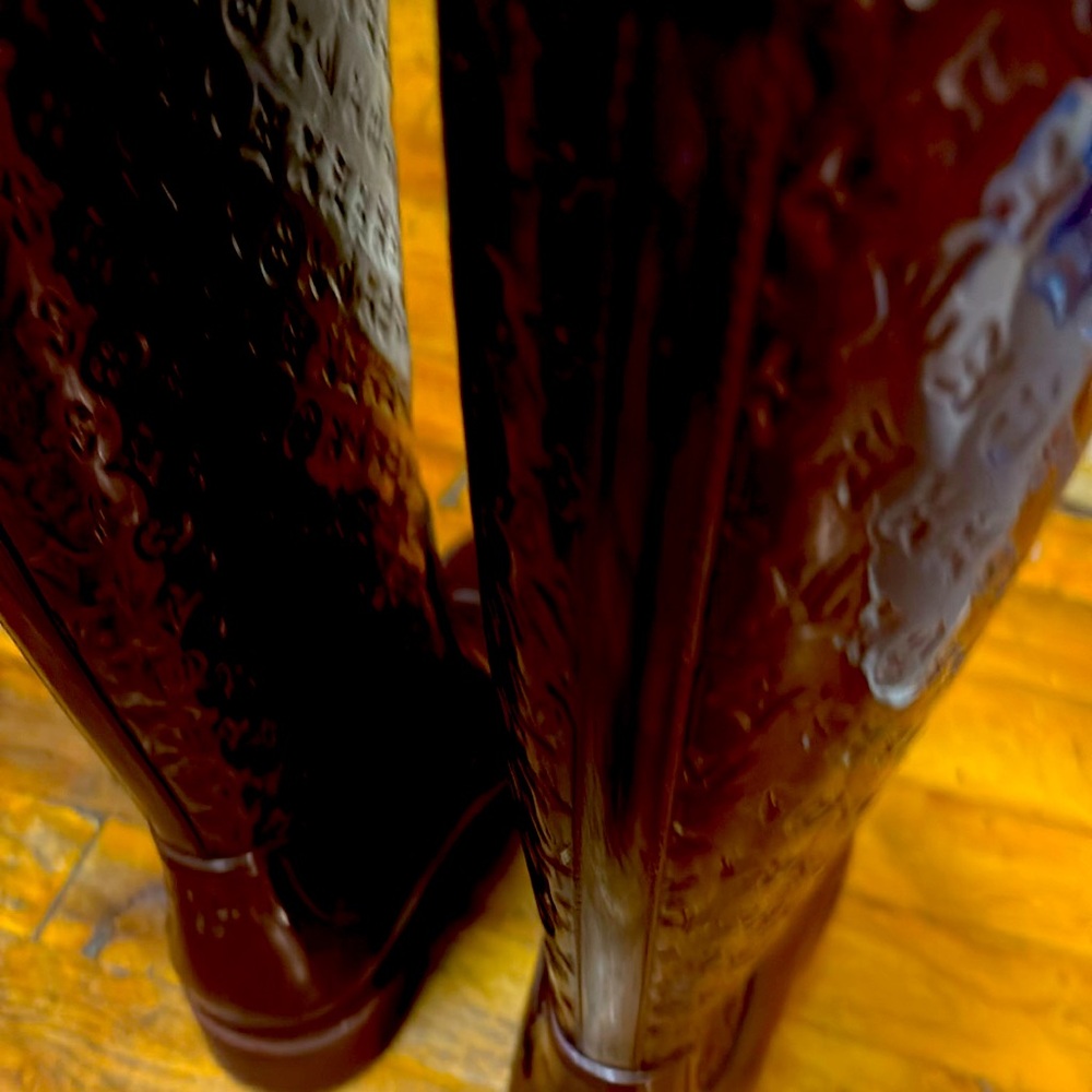 Louis Vuitton burgundy rain boots🔥🔥🔥🔥🔥! Excellent condition!